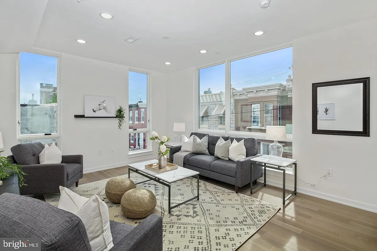 Building Photo - 162 W Norris St #2