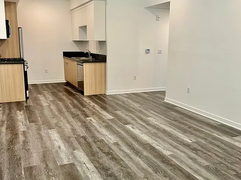 14333 Sylvan St — Photo 29