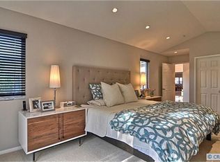 251 Albert Pl, Costa Mesa, CA 92627