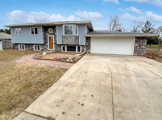 6961 Carmen Ct, Inver Grove Heights, MN 55076