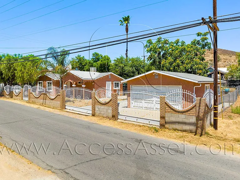 23865 Goetz Dr — Photo 2