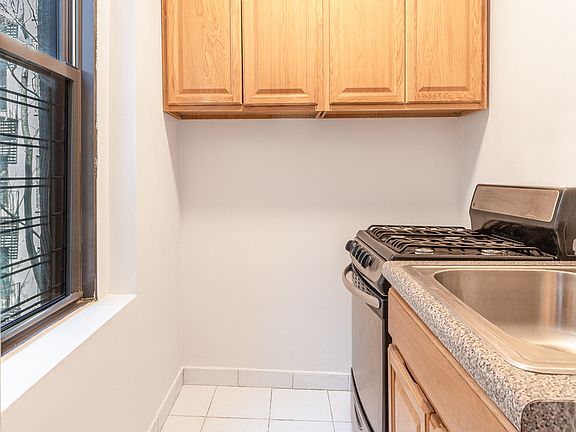 3rd image of 515 W 168th St APT 2M