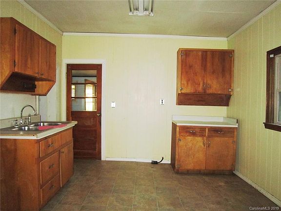 4th image of 11 Palmer Hill Dr