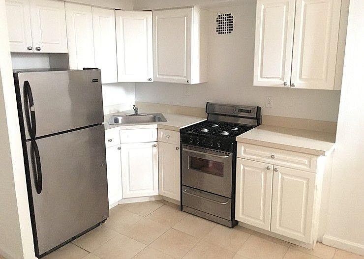 2nd image of 210 E 22nd St APT La