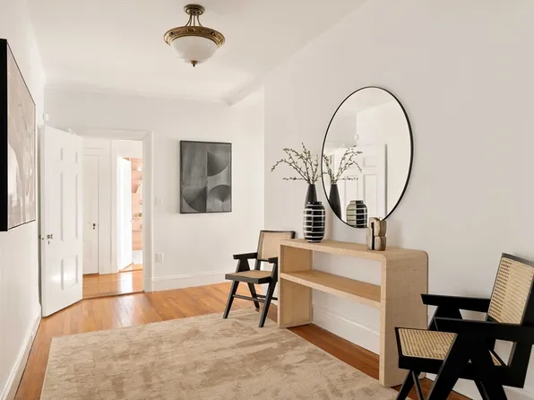 983 Memorial Dr APT 102, Cambridge, MA 02138
