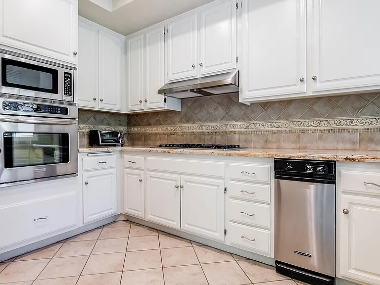 18731 Hatteras St #26 — Photo 4