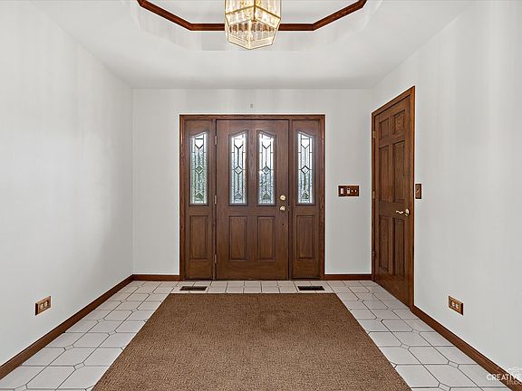 2nd image of 3N105 Crest Ct