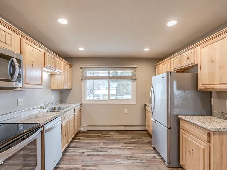 2533 E Avenue A — Photo 15