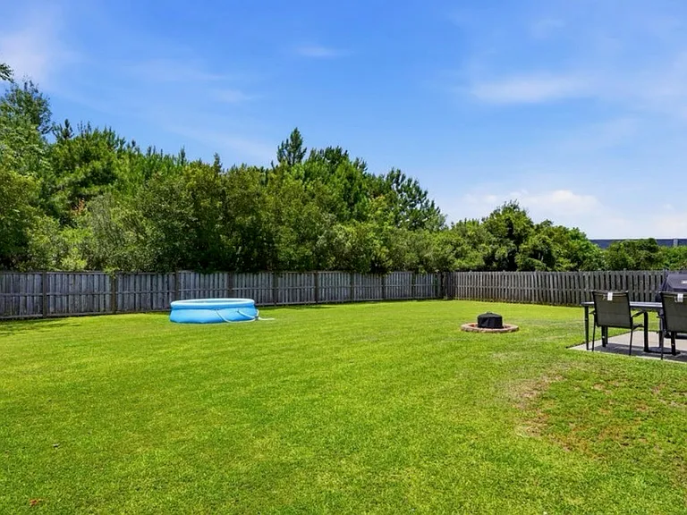 553 Montego Ct — Photo 21