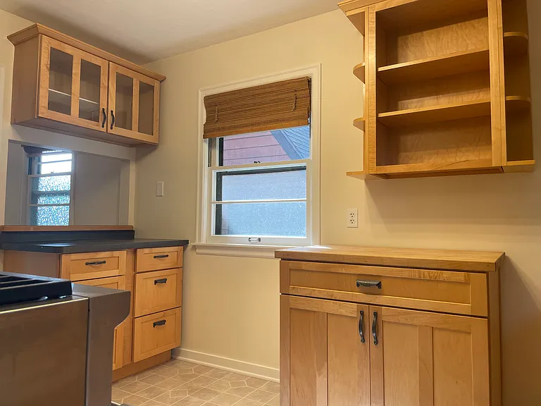 608 Chapman St — Photo 9