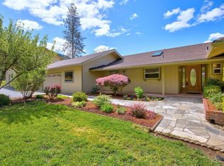 695 Meadow Lark Dr, Grants Pass, OR 97526