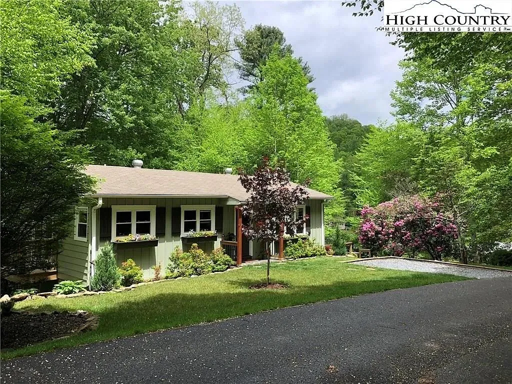 2 bed, 902 sqft, $2,000 — Photo 2