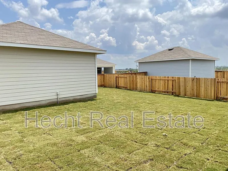 196 Fabion St — Photo 33