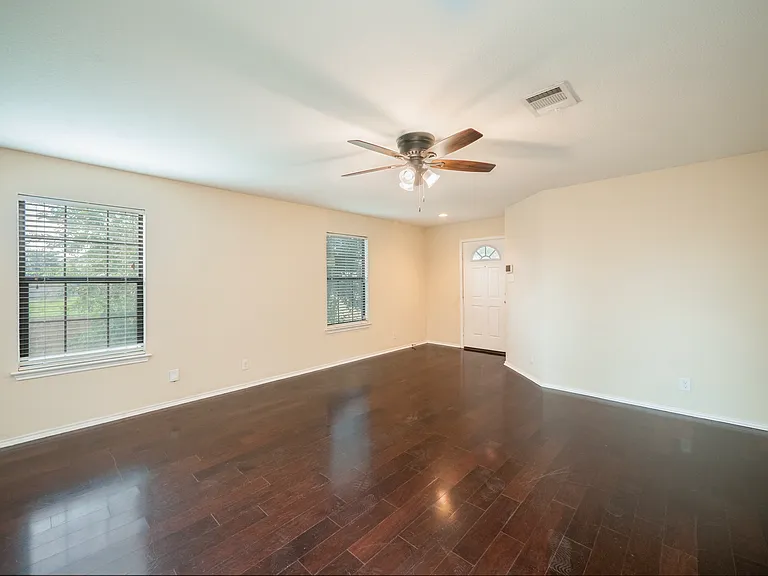 141 Clover Cv — Photo 4