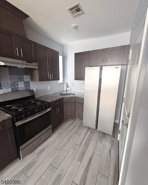 2 bed, 1.0 bath, $1,900 — Photo 3