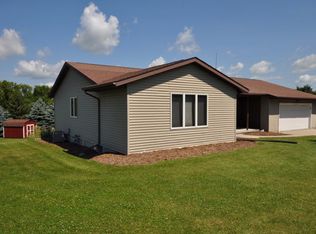 8873 Valley Vista Trl, Kewaskum, WI 53040