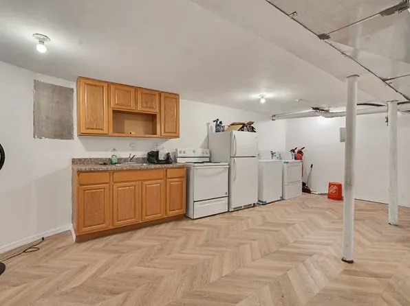 257 Woodlawn Avenue image 17 of 21