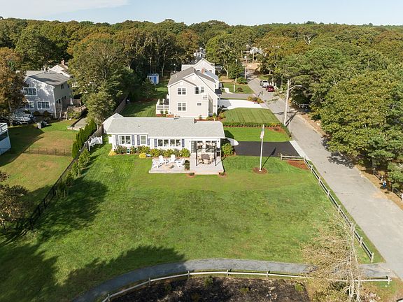 25 Menemsha Road, Popponesset