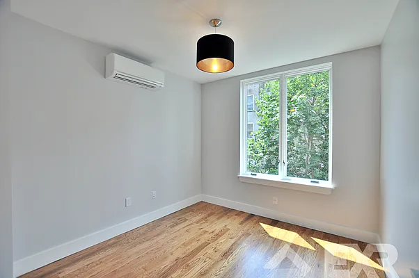 Rented by EXR | media 60