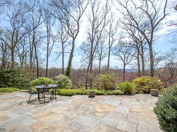 5th image of 235 Mountainside Rd