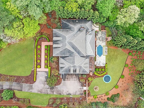 2nd image of 2020 Kingsgate Dr