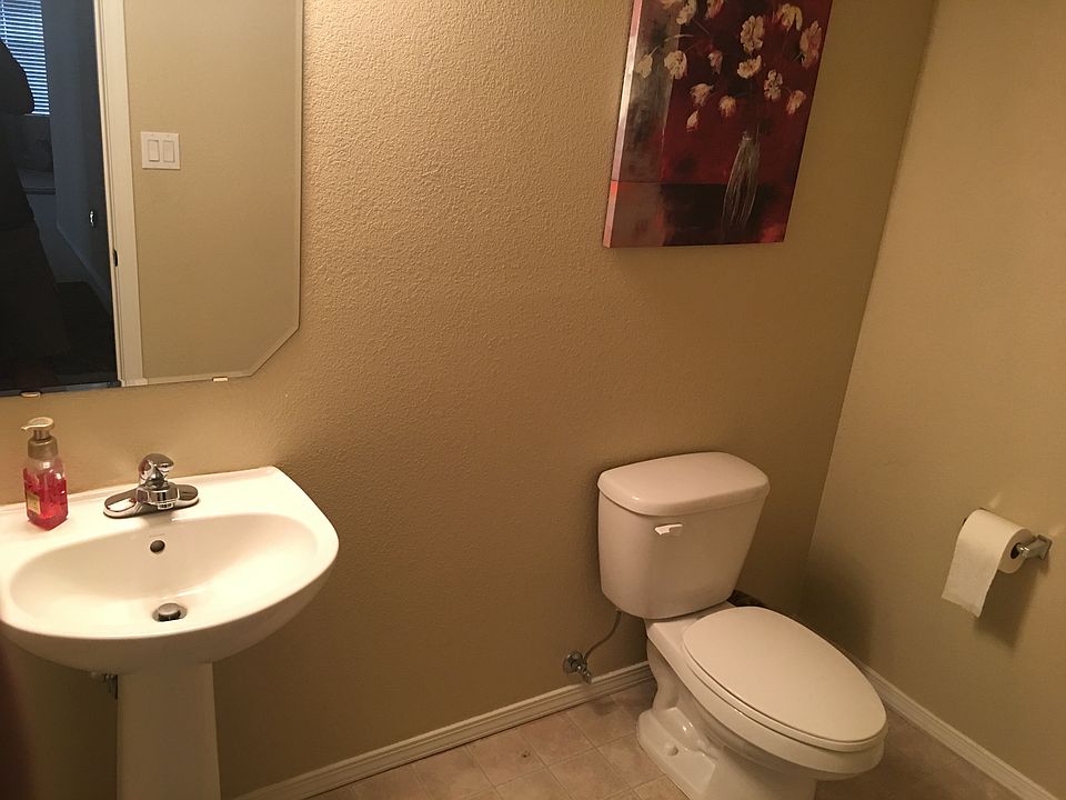 Downstairs 1/4 bath/Powder 