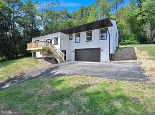 1056 W Leesport Rd, Leesport, PA 19533