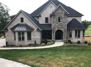 1165 N Shore Dr, Hickory, NC 28601