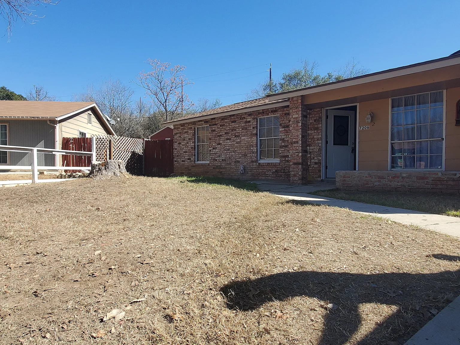 5 bed, 2.5 bath, 2000 sqft, $2,000 — Photo 2