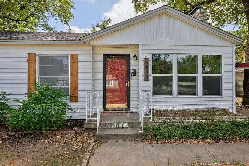 3 bed, 1.0 bath, 1257 sqft, $1,900 — Photo 4