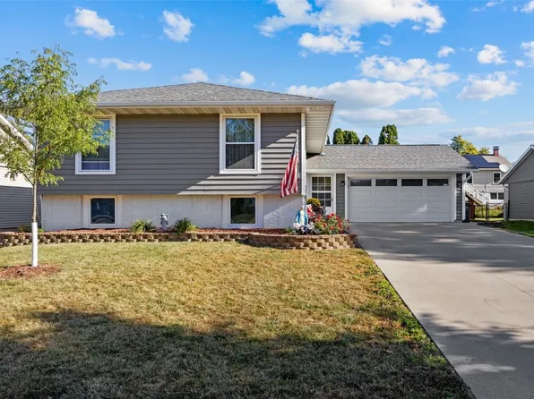 1708 Brookdale Ln NE, Cedar Rapids, IA 52402