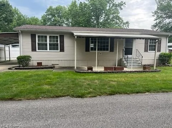 21 Van Ess Dr, Olmsted Falls, OH 44138