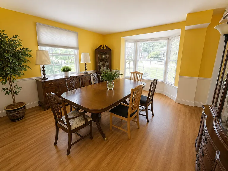 124 Kingston Rd — Photo 4