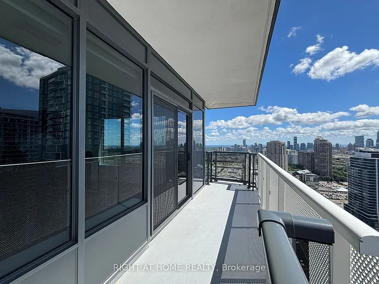 5105 Hurontario St #2905 — Photo 11