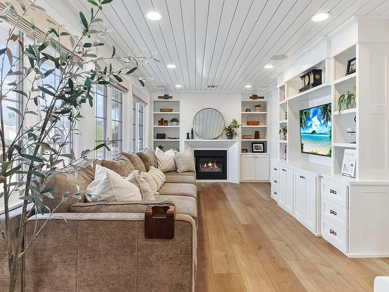 4852 Mount Almagosa Dr — Photo 1