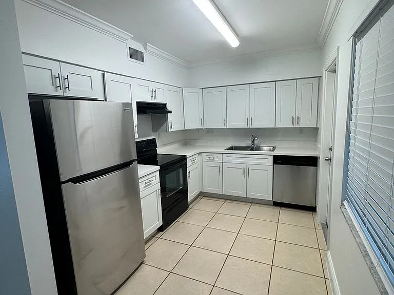 2536 Van Buren St — Photo 11