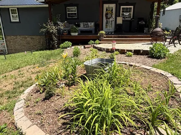 204 Raccoon Ln, Gerrardstown, WV 25420