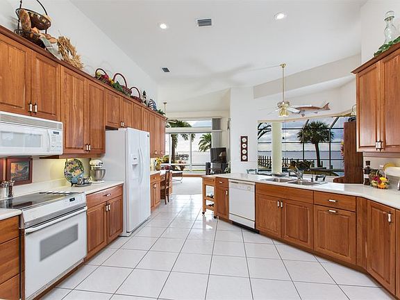 5th image of 275 Sea Crest Dr