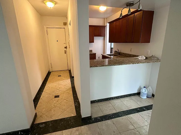 224 E 48th St #4A — Photo 1