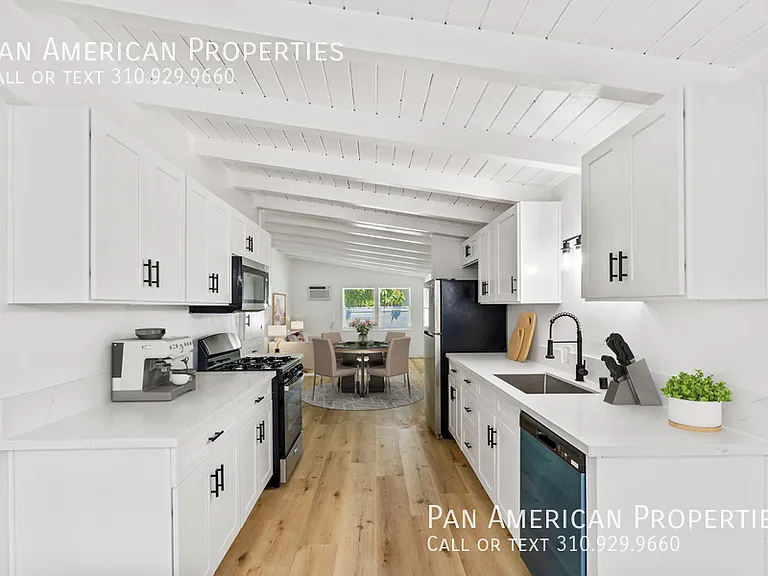 145 W Mayfair Ave — Photo 2