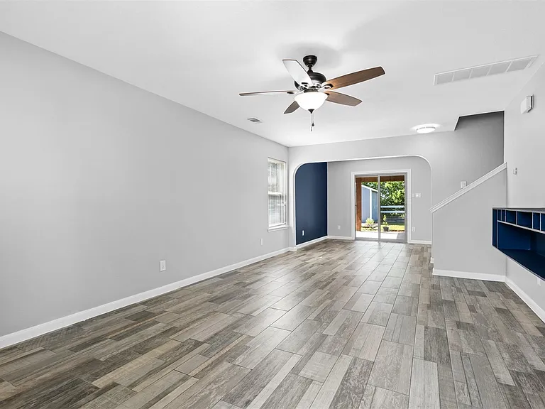 308 Deer Run Dr — Photo 2
