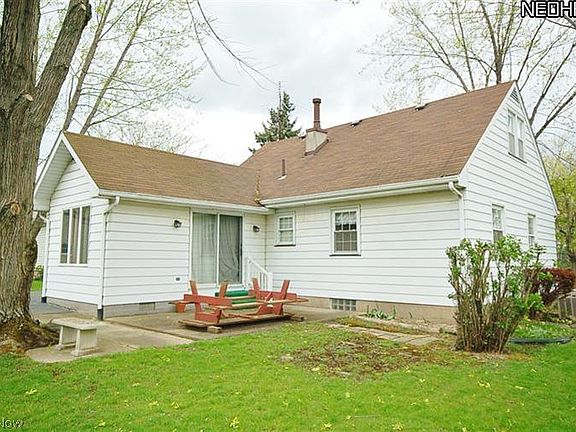 3rd image of 233 Eldon Dr NW