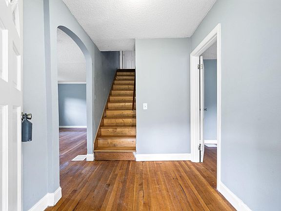 5th image of 8421 Middle Valley Rd