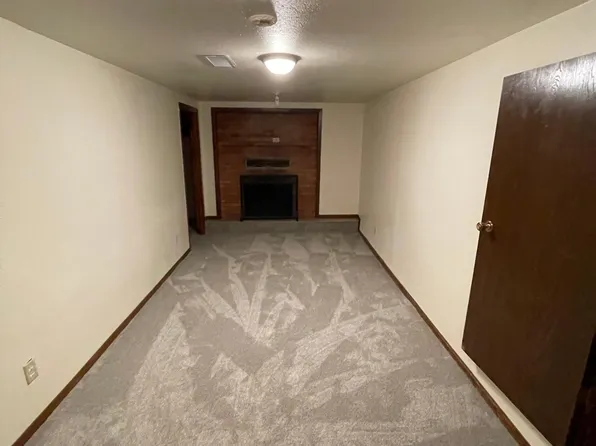 346 8th Ave W, Dickinson, ND 58601