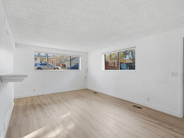 1010 S Windsor St — Photo 18