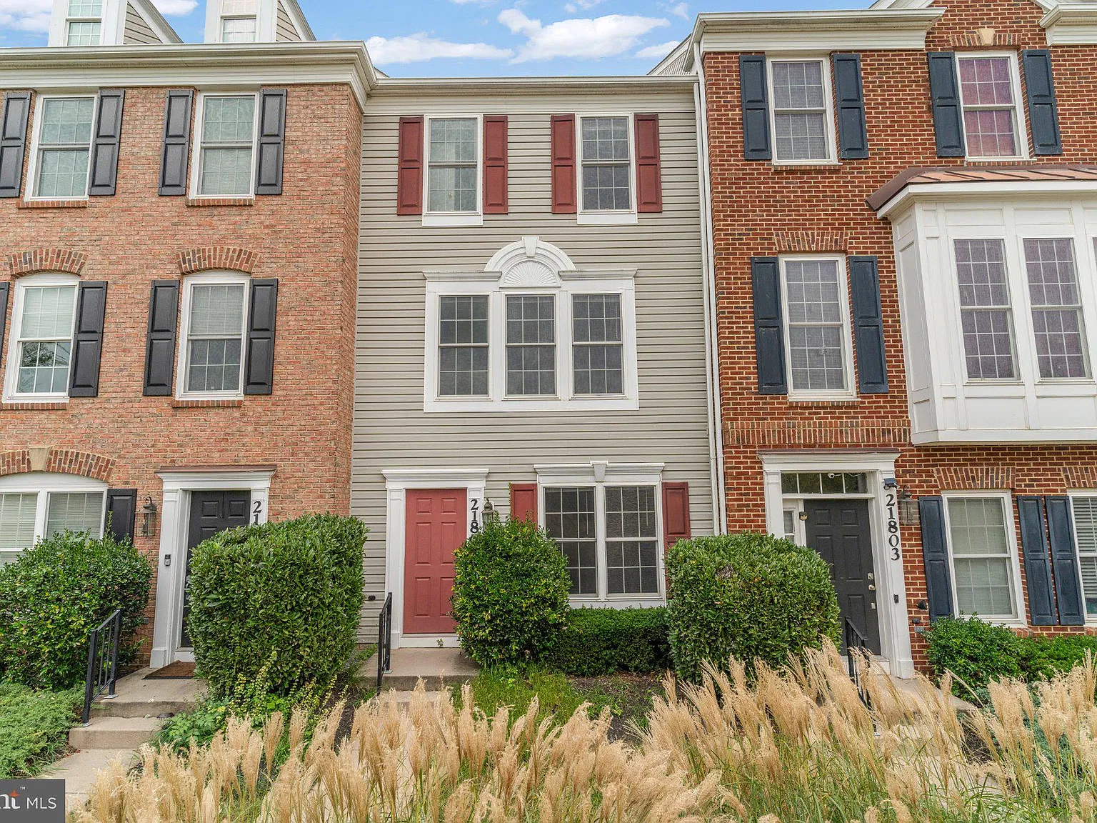 3 bed, 1.5 bath, 1439 sqft, $3,000 — Photo 3
