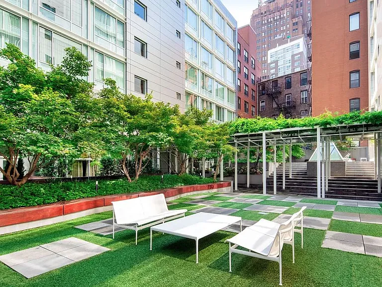 311 W Broadway #Townhouse 4 — Photo 13