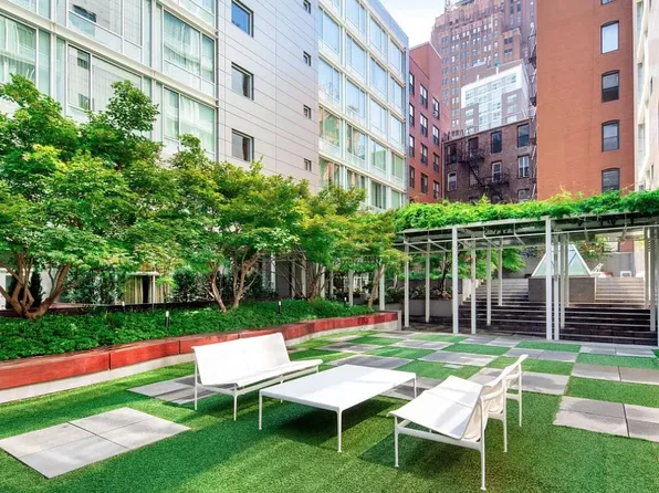 311 West Broadway image 13 of 14