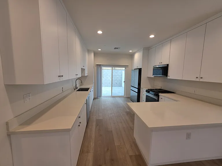 6746 Ben Ave — Photo 14