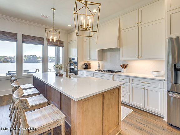 4th image of 242 Williams Rd